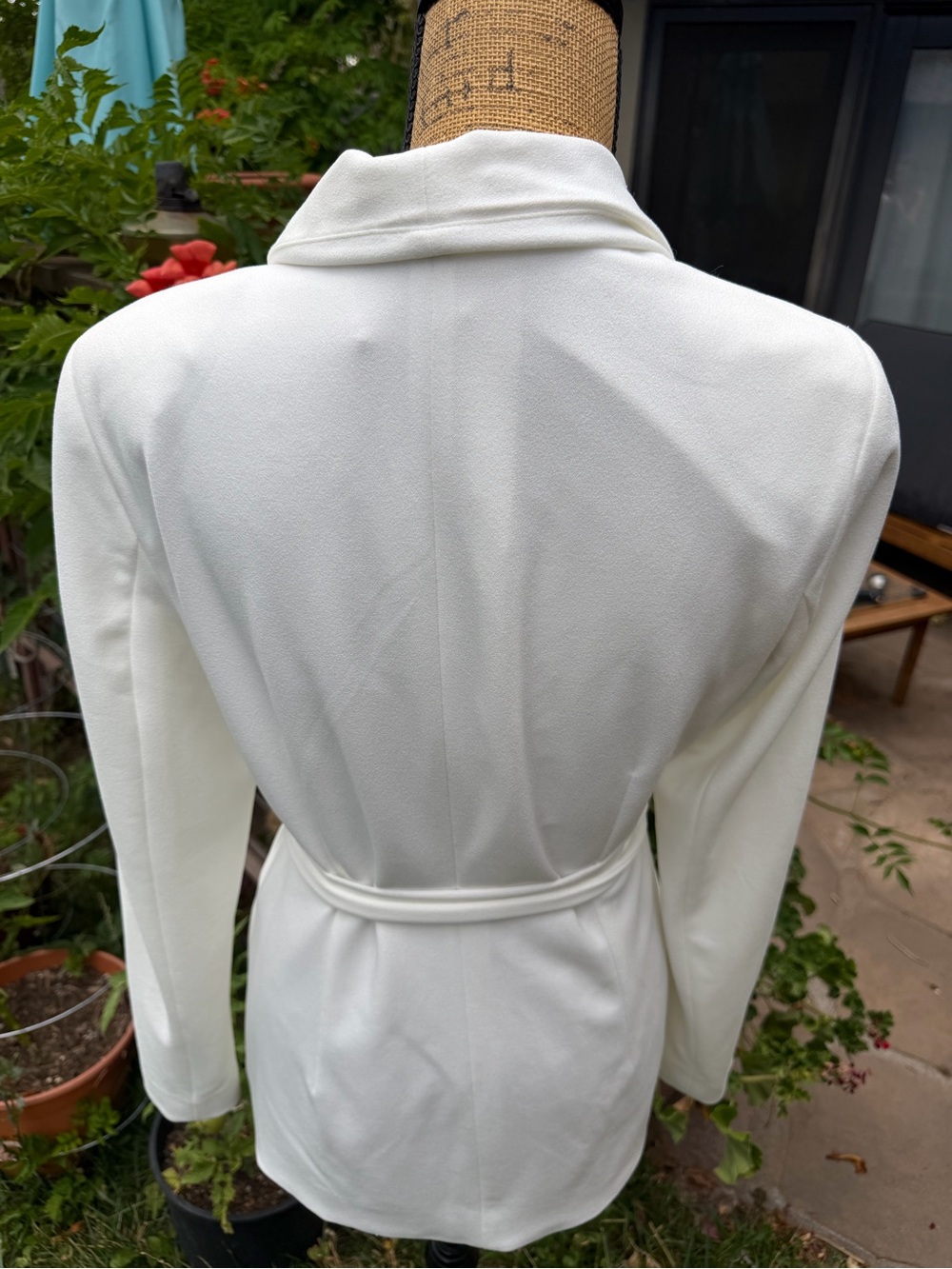 NWOT White House Black Market Slip-On Blazer in Ecru Size 12 - Picture 9 of 16